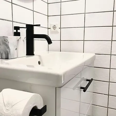 Top-Apartment Mit Parkplatz Und Balkon Reutlingen Esterno foto