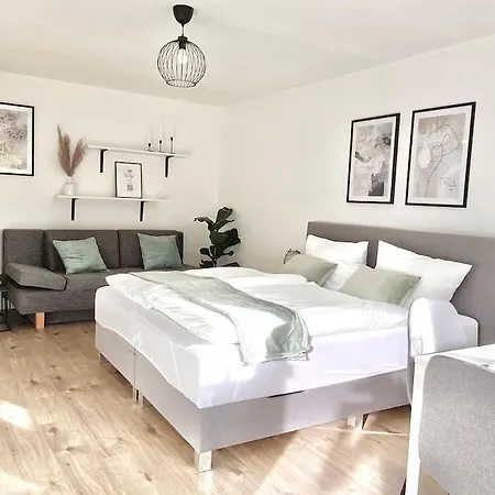 Top-Apartment Mit Parkplatz Und Balkon Reutlingen Esterno foto